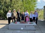 В Покровском сельском Доме культуры завершилась Акция «Цветы Победы». Выросшие тюльпаны были срезаны и возложены на братской могиле советских воинов, где похоронен Герой Советского Союза младший лейтенант Шапарь Григорий Иванович. В мероприятии приняли участие: волонтёры культуры, дети военнослужащих, участники художественной самодеятельности, работники культуры и представители общественных организаций.