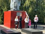 В Покровском сельском Доме культуры завершилась Акция «Цветы Победы». Выросшие тюльпаны были срезаны и возложены на братской могиле советских воинов, где похоронен Герой Советского Союза младший лейтенант Шапарь Григорий Иванович. В мероприятии приняли участие: волонтёры культуры, дети военнослужащих, участники художественной самодеятельности, работники культуры и представители общественных организаций.