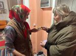 В преддверии празднования 80-летия Великой Победы творческие специалисты Покровского СДК провели поздравительную акцию «Сохраним Победу вместе». Поздравили тружеников тыла: Сополеву Матрёну Андреевну, Шестову Клавдию Семёновну, Проскурину Наталью Ивановну и Золоторёву Анну Ивановну, с тёплыми пожеланиями им были вручены броши Победы и пригласительные на праздничный концерт. Так же поздравили с праздником детей войны, которые были и остаются активными участниками жизни Покровского СДК: семью Толстенёвых Василия Григорьевича и Раису Николаевну, Пузанову Анну Андреевну, Гречихину Анну Сергеевну, Донскую Нину Ивановну и Бессонову Варвару Марковну.
Благодарим всех наших тружеников тыла и детей войны за их неоценимый вклад в победу в Великой Отечественной войне. Спасибо за вашу стойкость, мужество и верность Родине в самые трудные времена! Ваши истории и подвиги всегда будут жить в наших сердцах и душах.
