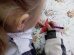 «Радио Z» ТРК «Мир Белогорья» инициировала акцию «Звезда Герою», которая приурочена к 80-летию Великой Победы и к Году Защитника Отечества. Цель инициативы – поддержать наших бойцов, показать, что рядом – крепкий и надёжный тыл, что народ и армия – едины.
Чтобы присоединиться к акции, нужно сделать красную звезду в технике оригами и написать на ней «Вся Россия с тобой!». В Доме мастера Покровского СДК состоялся мастер-класс, где дети изготовили звёзды для наших защитников. Спасибо за ваше доброе сердце, ребята!
Эти звёзды станут оберегом для бойцов, символом того, что их любят и ждут домой с победой.

