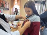 Георгиевская ленточка — это не просто украшение, а символ героизма, воинской доблести и славы защитников России. Участие в акции «Георгиевская ленточка» — это как эстафета, которую мы передаем из поколения в поколение. Мы чтим и помним подвиги наших предков, а также готовы защищать свою Родину, свой народ, свой язык и свою честь. Сегодня в фойе Дома культуры мастер декоративно-прикладного творчества Виталия Николаевна Лындина провела мастер-класс по изготовлению брошей Победы и вручила гостям праздника георгиевские ленточки, как символ памяти о Великой Победы.