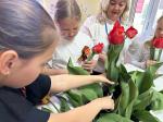 В Покровском сельском Доме культуры завершилась Акция «Цветы Победы». Выросшие тюльпаны были срезаны и возложены на братской могиле советских воинов, где похоронен Герой Советского Союза младший лейтенант Шапарь Григорий Иванович. В мероприятии приняли участие: волонтёры культуры, дети военнослужащих, участники художественной самодеятельности, работники культуры и представители общественных организаций.