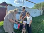 Творческие специалисты Покровского СДК провели поздравительную акцию для детей с ОВЗ «С Днём Защиты детей!». Ребят поздравила с праздником и вручила памятные подарки заведующий Покровским СДК Лариса Николаевна Криволапова.